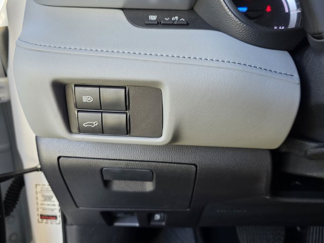 Used 2023 Toyota Highlander LE AWD/4WD image 27