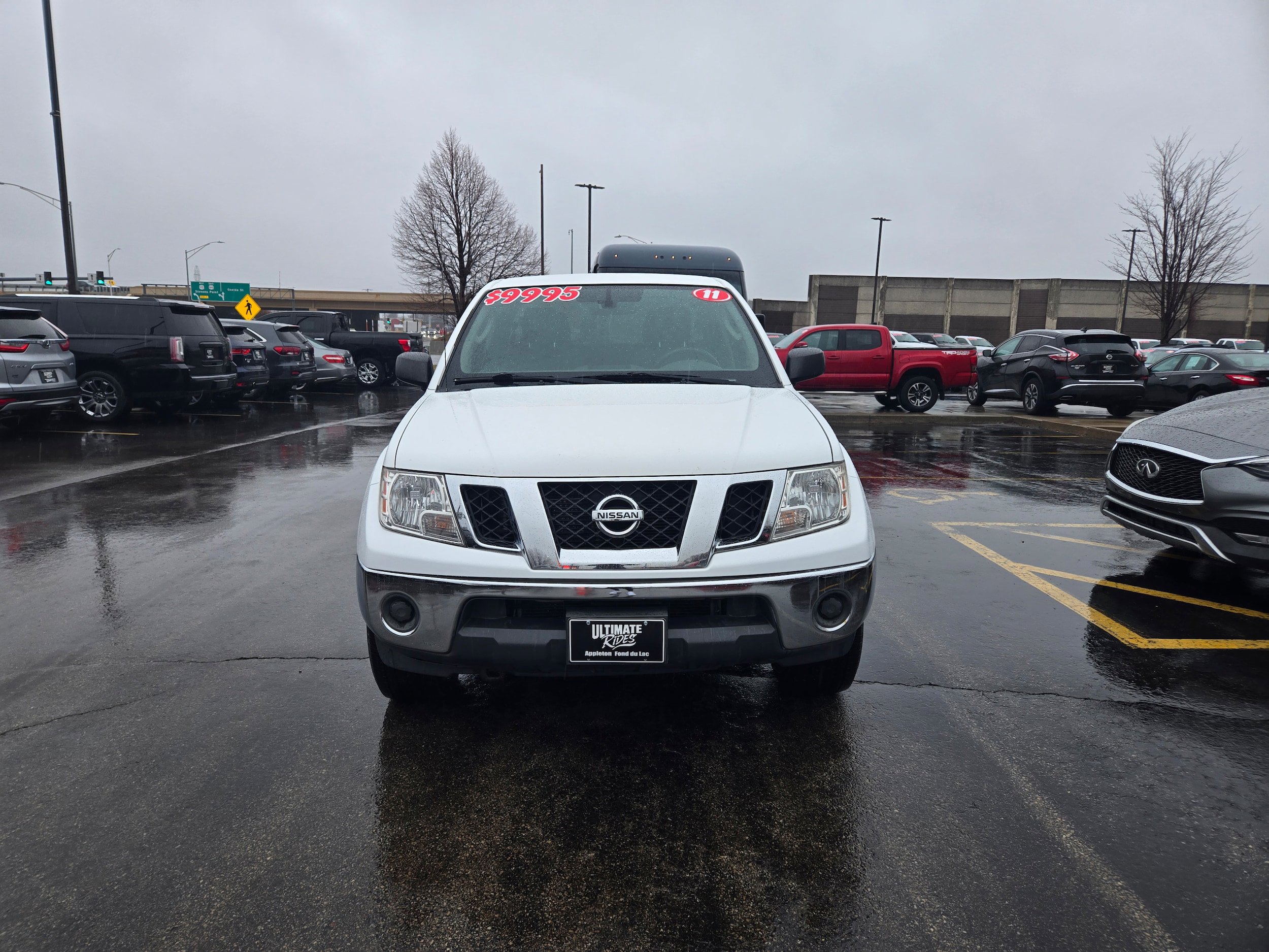 Used 2011 Nissan Frontier SV AWD/4WD image 2
