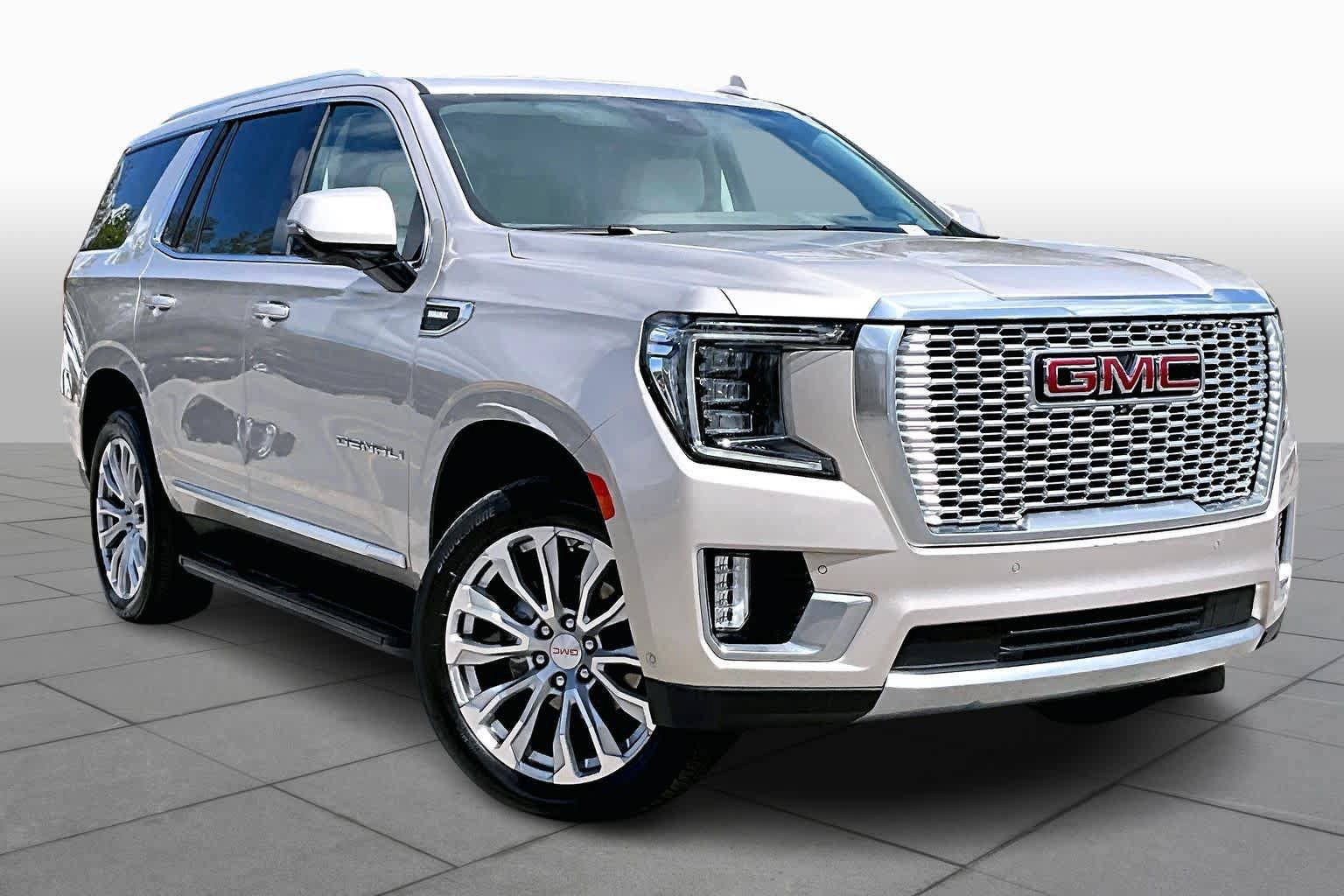 Used 2024 GMC Yukon Denali w/ Advanced Technology Package AWD/4WD image 4