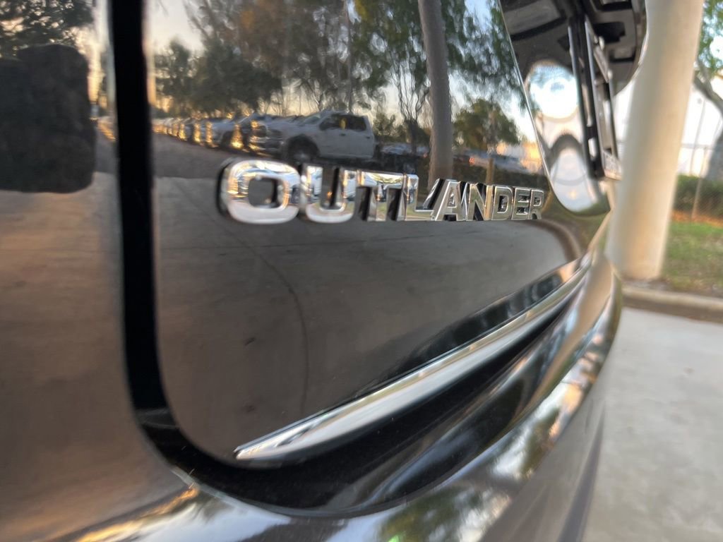 Used 2024 Mitsubishi Outlander ES image 15