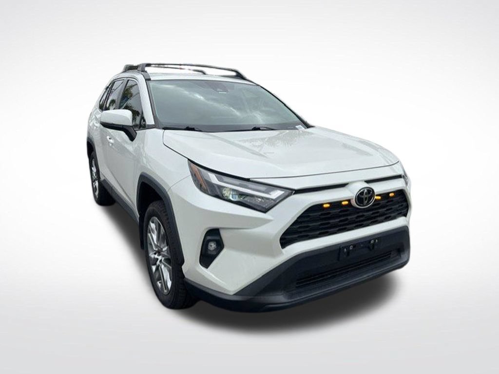 Used 2022 Toyota RAV4 XLE Premium FWD image 4