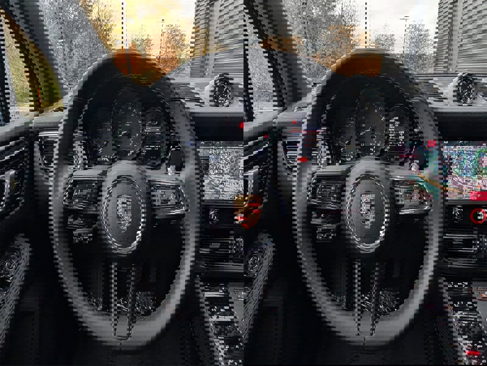 Used 2025 Porsche Macan image 8