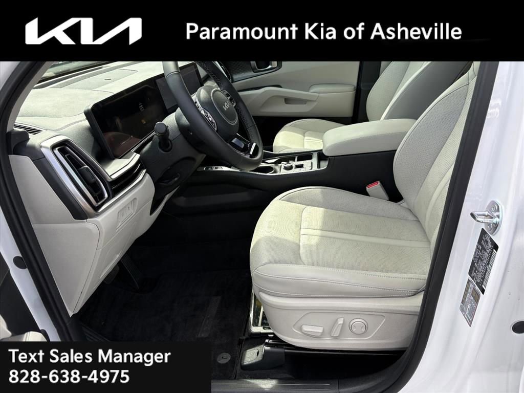 Certified 2025 Kia Sorento EX w/ Panoramic Sunroof Package image 18