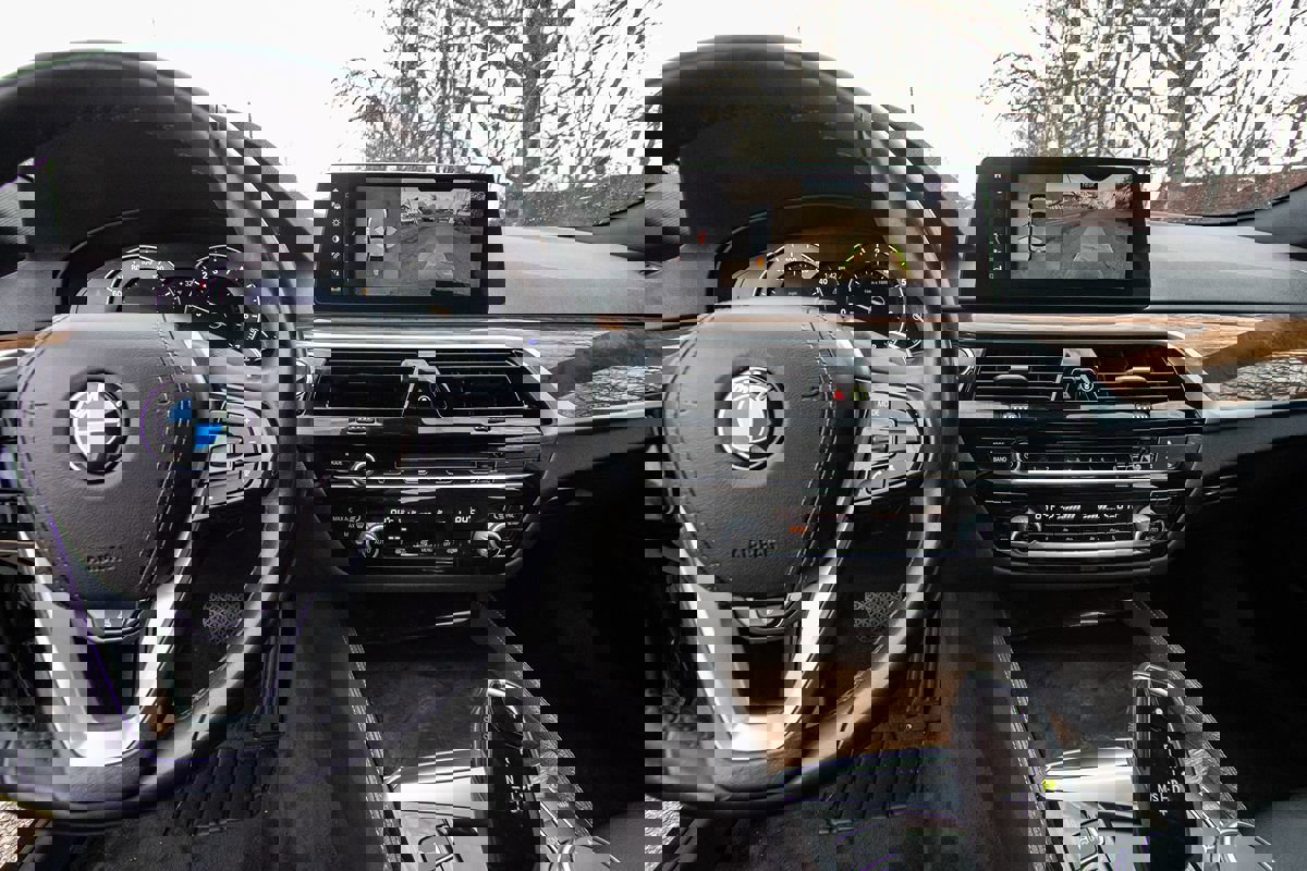 Used 2018 BMW 530i xDrive image 13