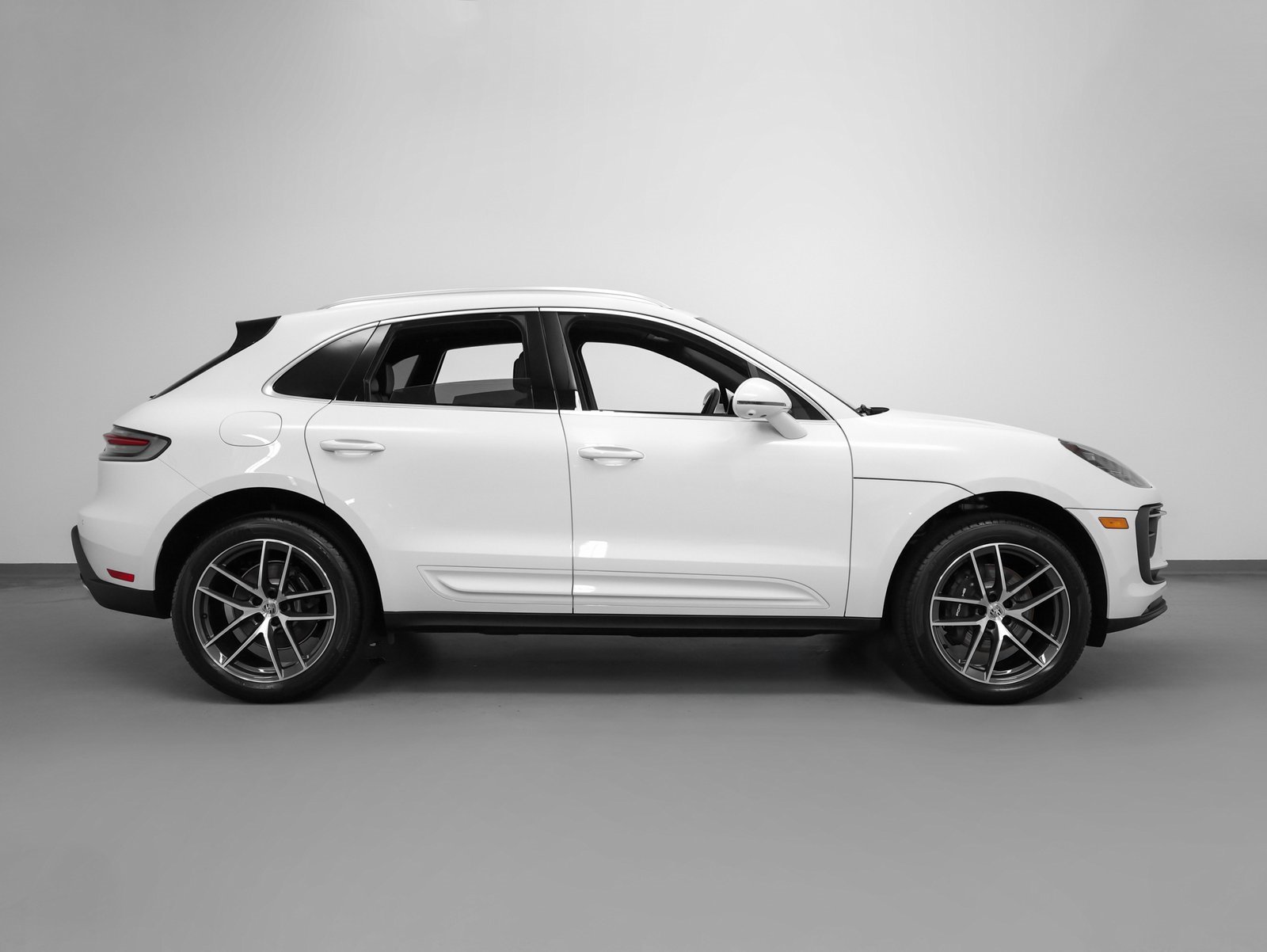 Used 2025 Porsche Macan image 13