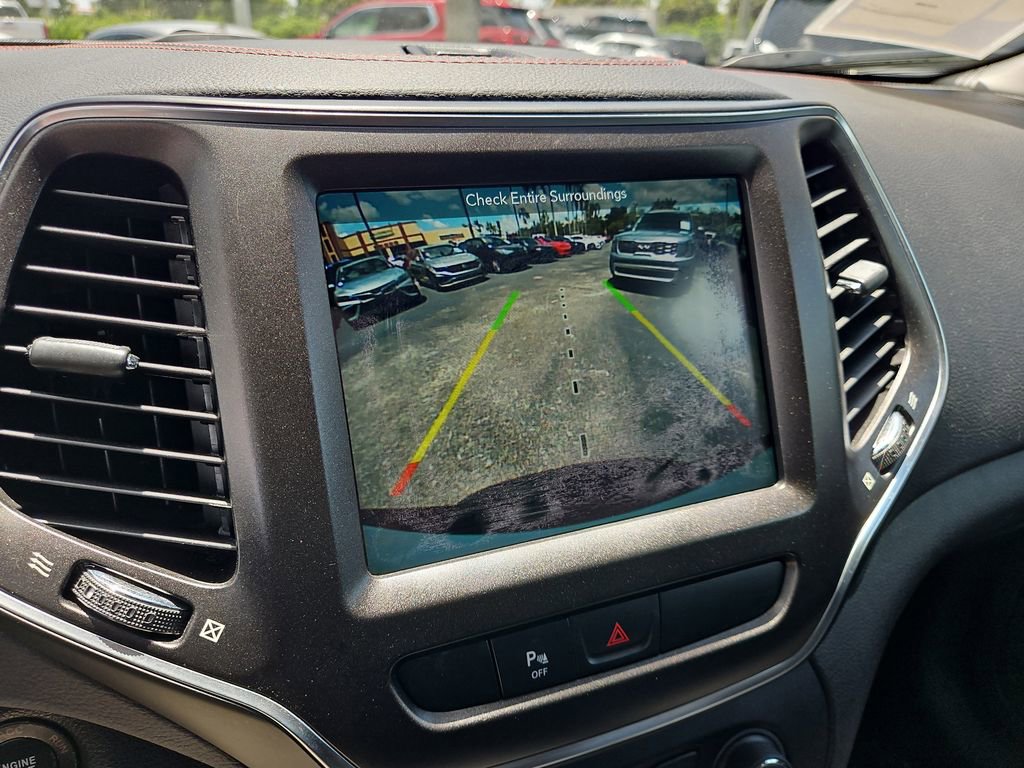 Used 2019 Jeep Cherokee Trailhawk w/ Cold Weather Group image 21