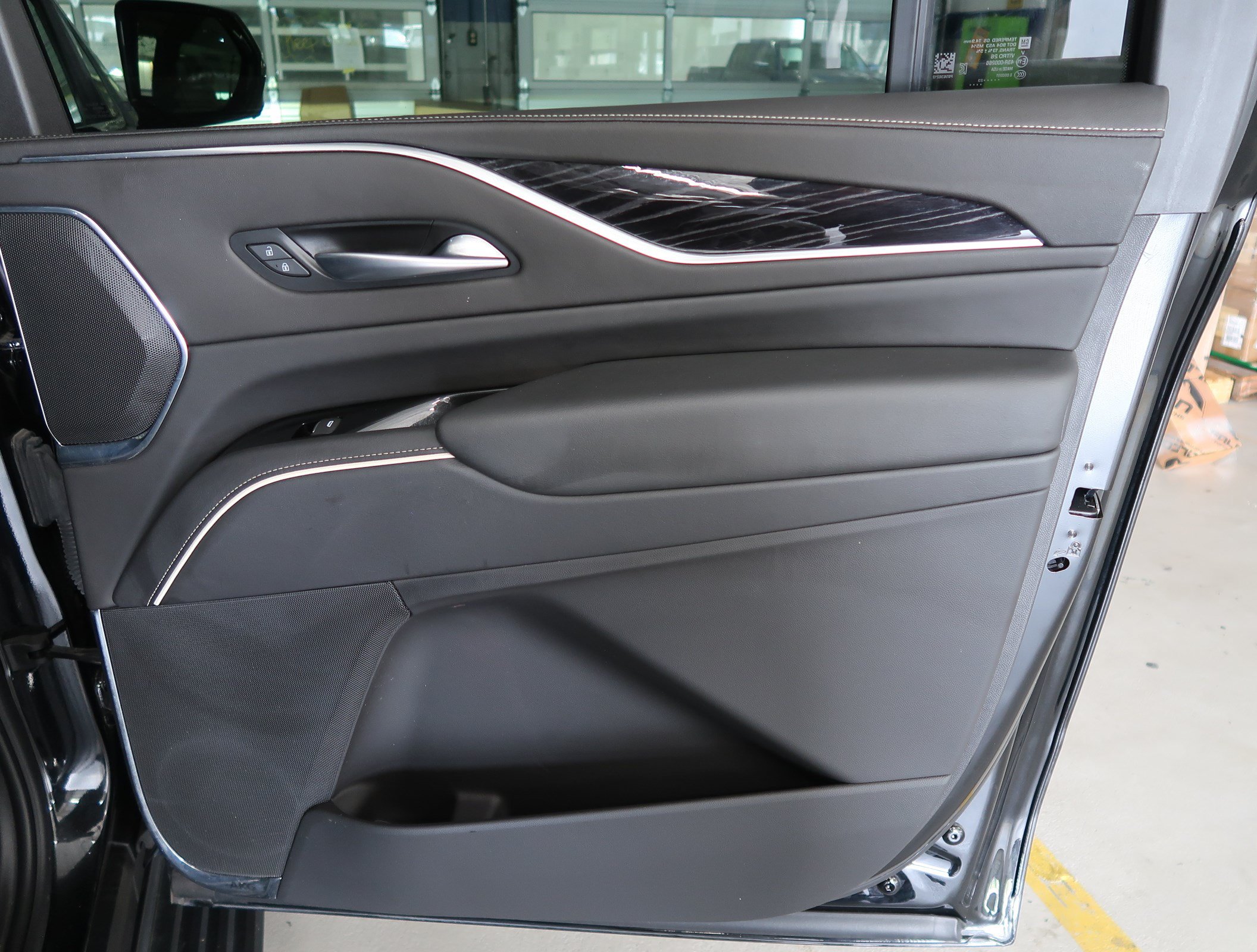 Used 2023 Cadillac Escalade ESV Sport w/ LPO, ONYX Package AWD/4WD image 43