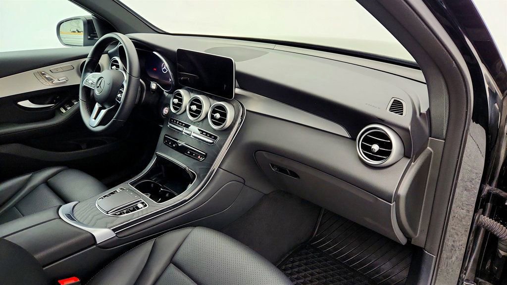 Used 2022 Mercedes-Benz GLC 300 image 23
