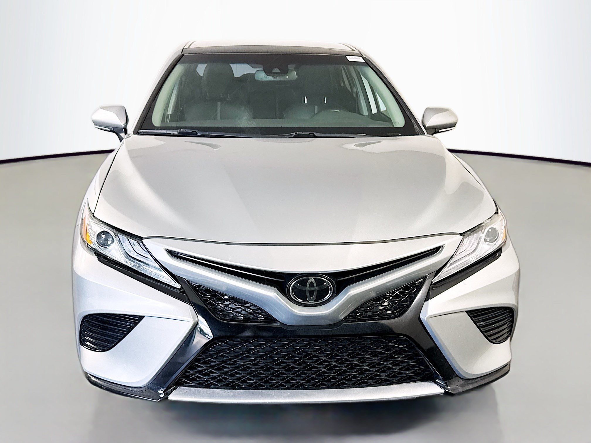 Used 2020 Toyota Camry XSE FWD image 2