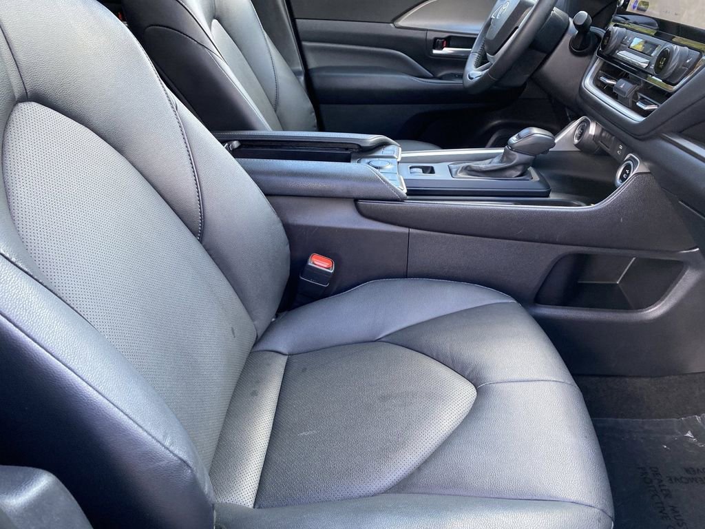 Certified 2025 Toyota Grand Highlander AWD image 16