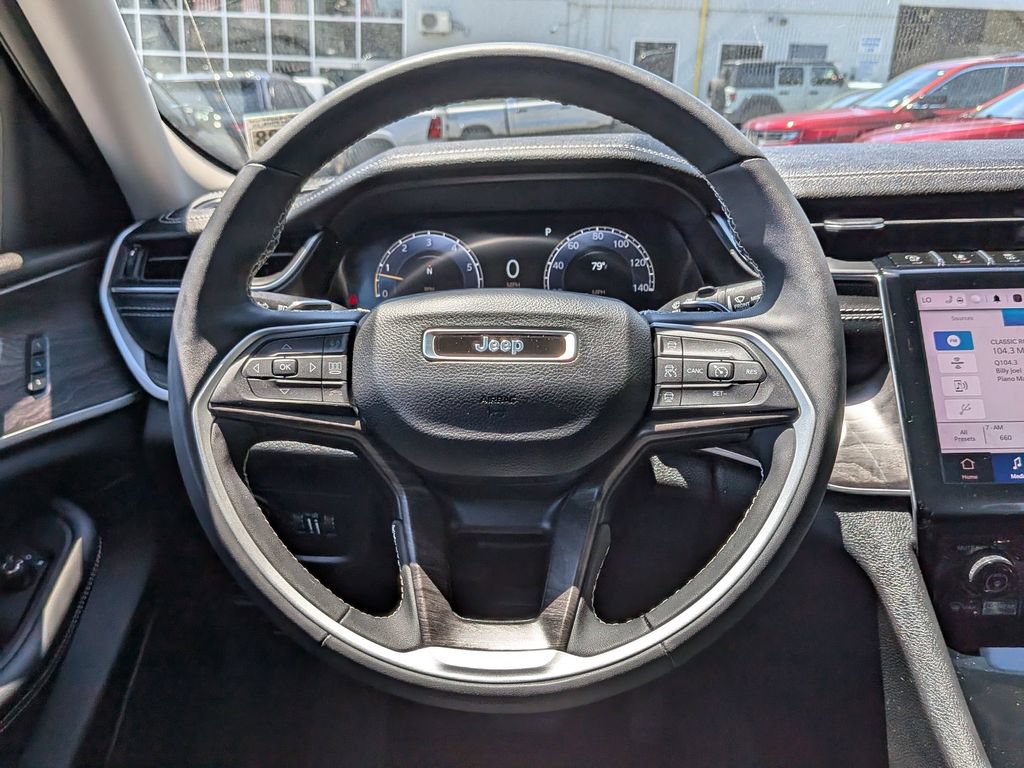Used 2023 Jeep Grand Cherokee Limited AWD/4WD image 14