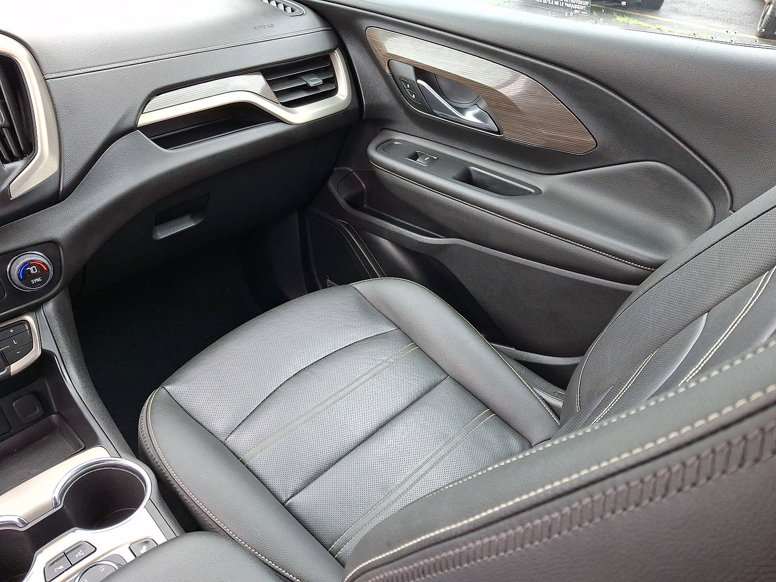 Used 2023 GMC Terrain Denali image 13