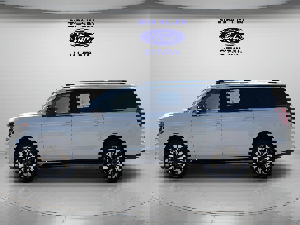 Used 2025 Ford Expedition Max Platinum w/ Driver's Package AWD/4WD image 4