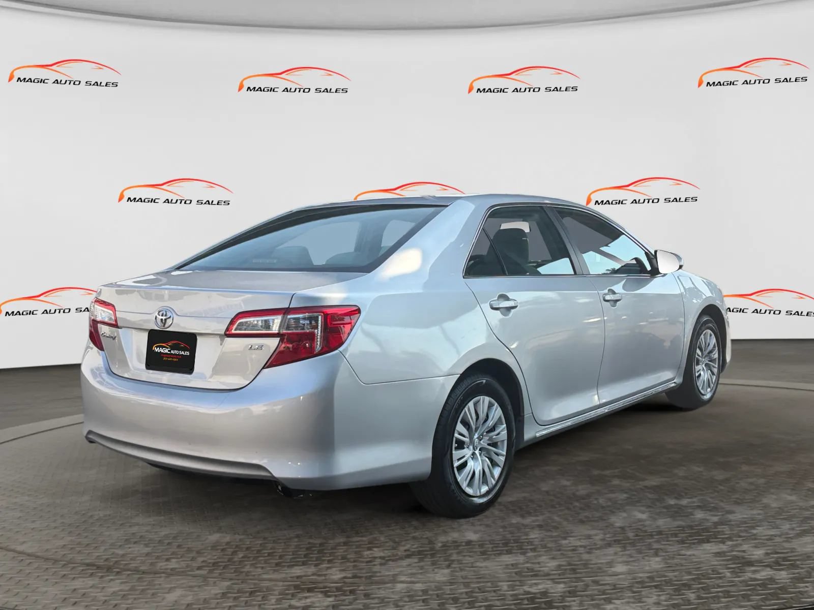Used 2012 Toyota Camry LE FWD image 10