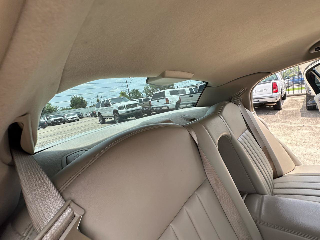 Used 2006 Lincoln Town Car Signature RWD image 41