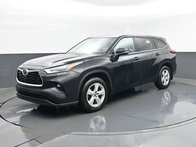 Used 2024 Toyota Highlander LE image 1
