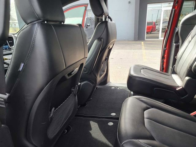 Used 2025 Chrysler Pacifica Select image 22