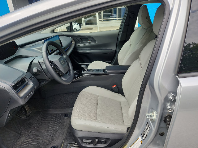Used 2024 Toyota Prius XLE AWD/4WD image 13