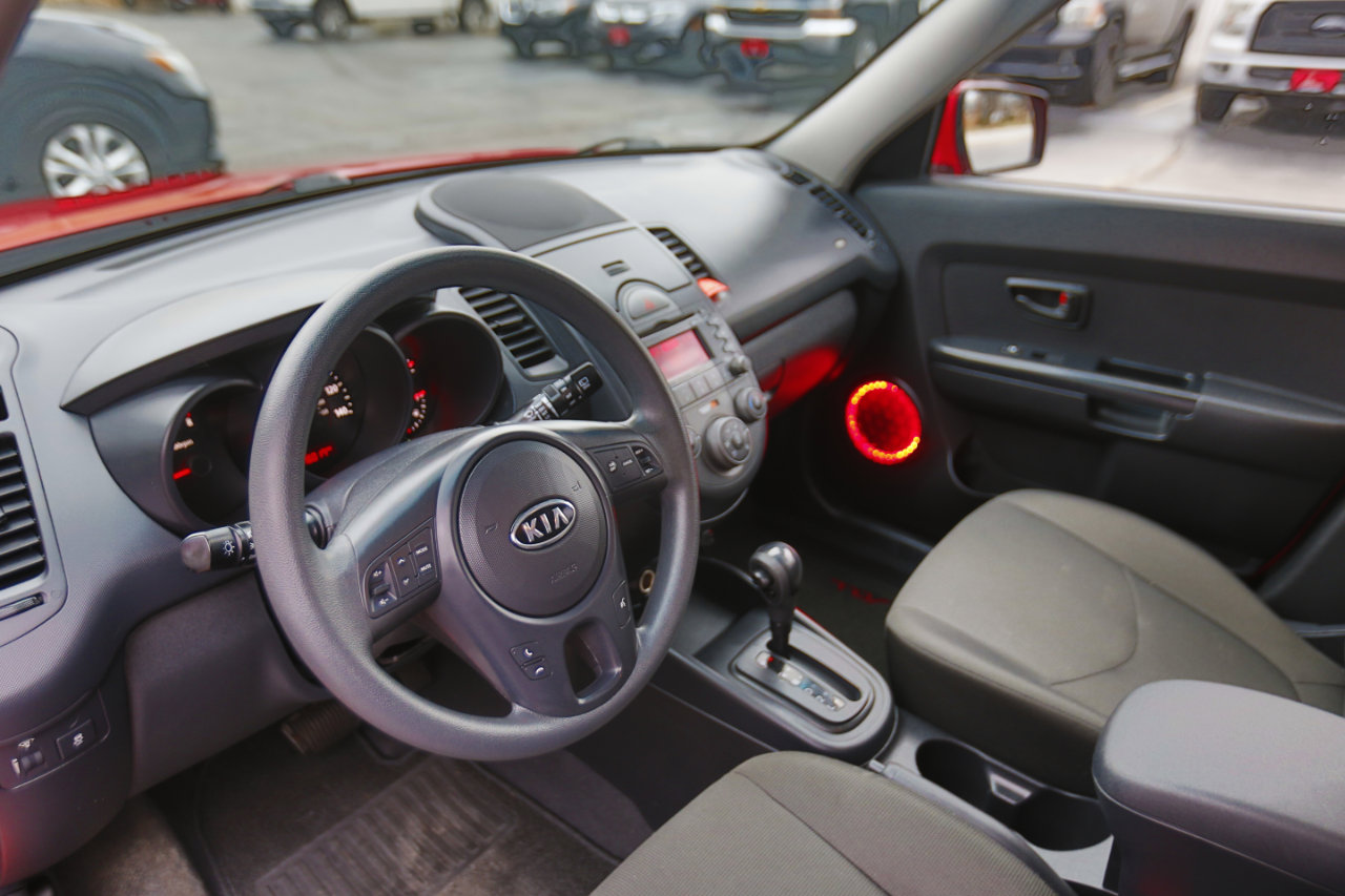 Used 2010 Kia Soul + w/ Audio Pkg image 4