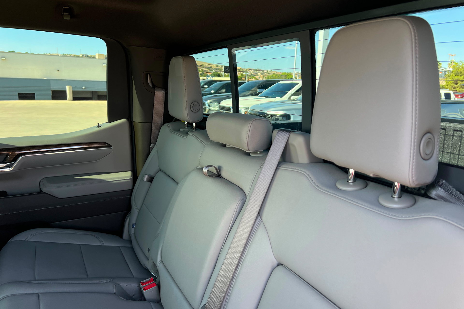 Used 2025 Chevrolet Silverado 1500 LT Trail Boss w/ Convenience Package II AWD/4WD image 22