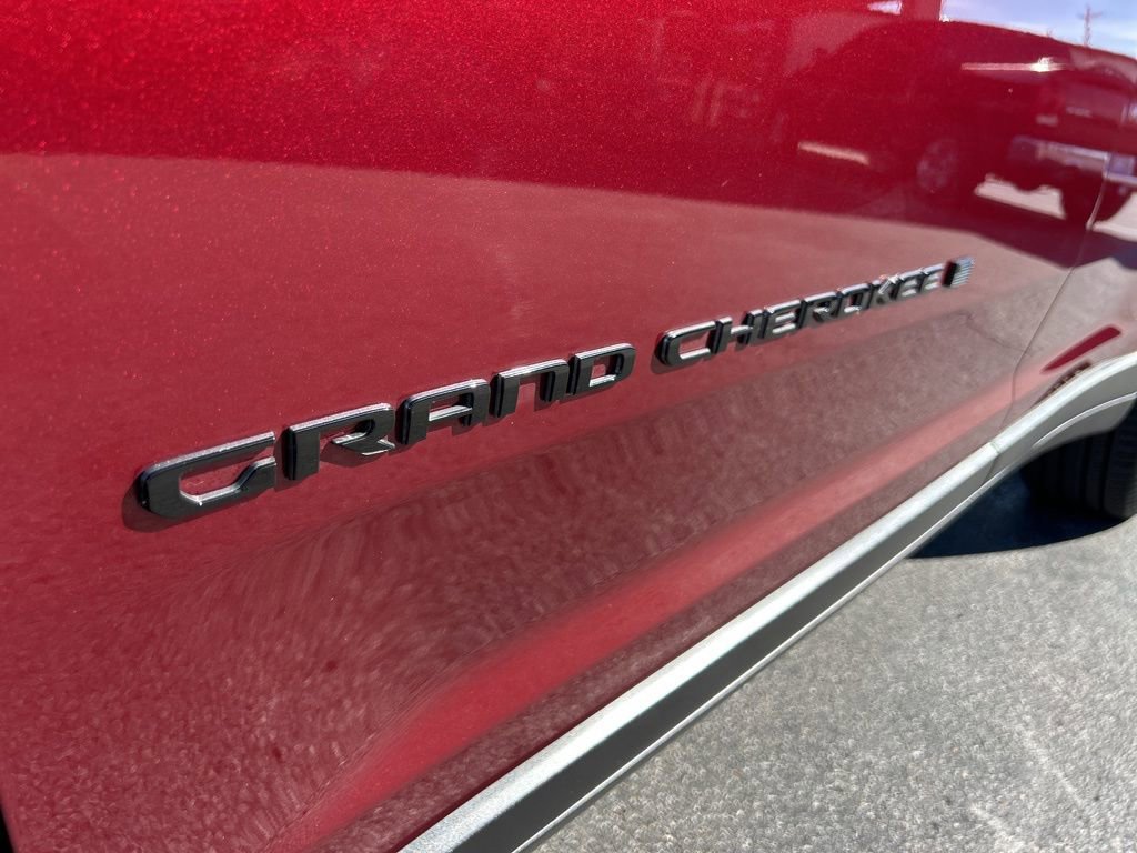Used 2025 Jeep Grand Cherokee L Limited w/ Black Appearance Package image 40