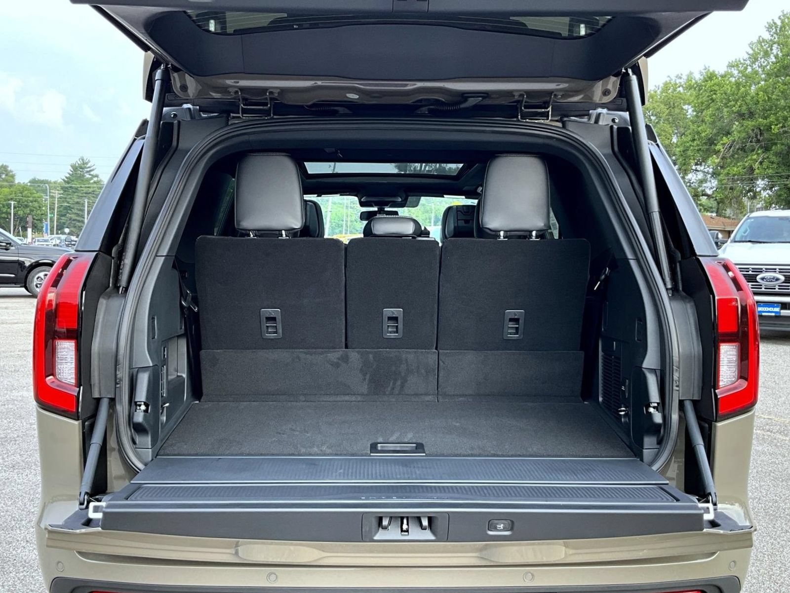 New 2027 Ford Expedition Platinum w/ Stealth Performance Package AWD/4WD image 10