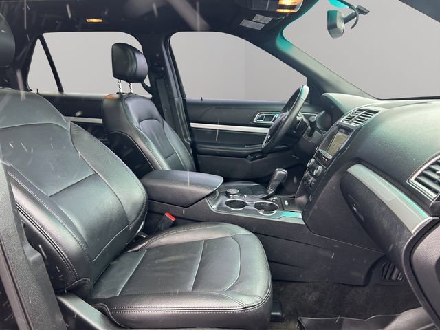 Used 2017 Ford Explorer XLT w/ XLT Technology Feature Bundle image 22