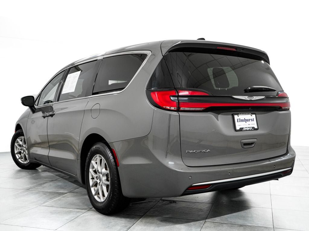 Used 2023 Chrysler Pacifica Touring-L FWD image 5