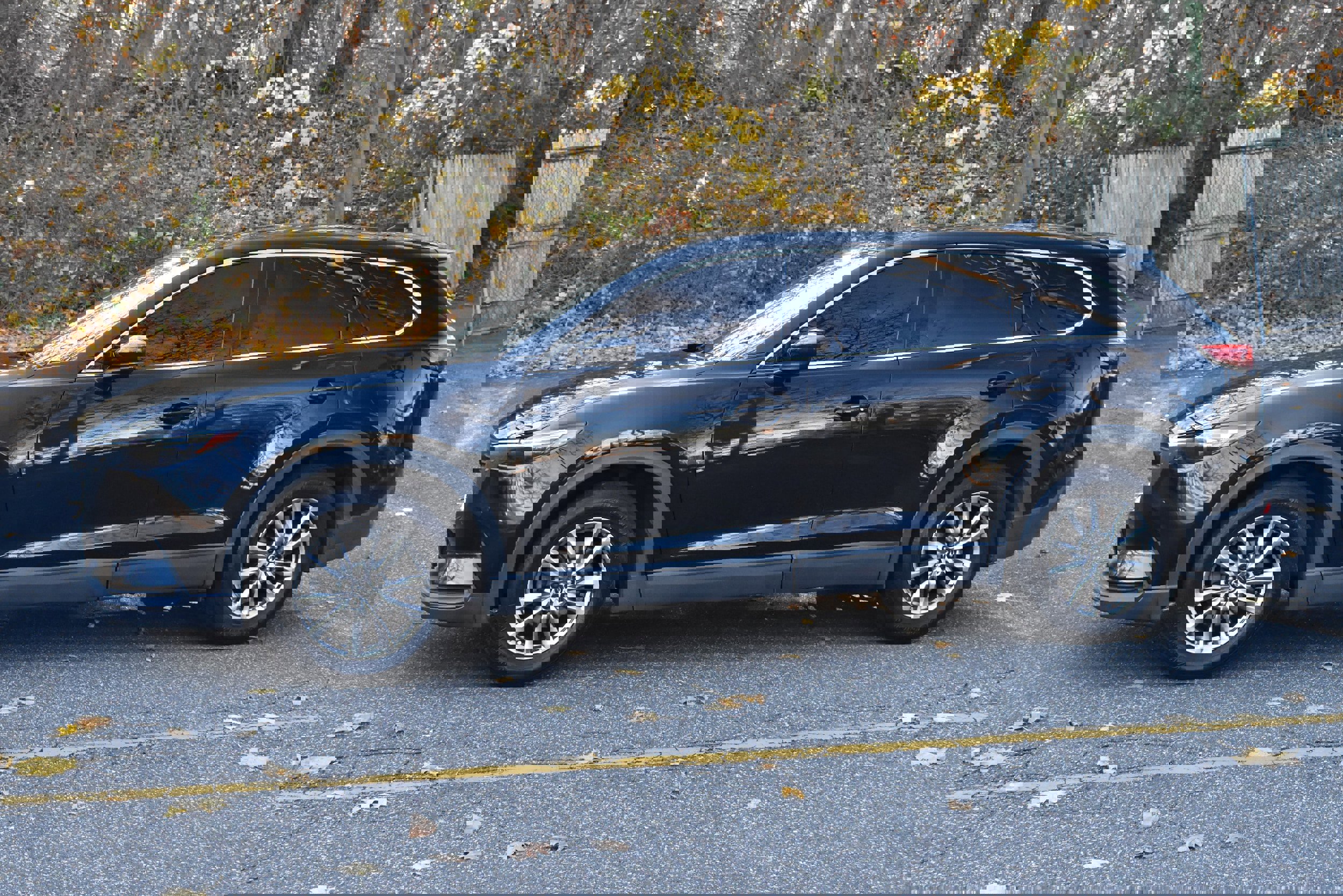 Used 2018 MAZDA CX-9 Touring w/ Touring Premium Package image 3
