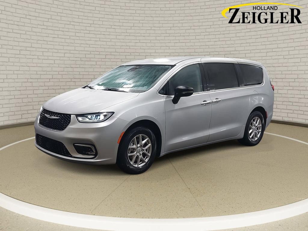 Used 2024 Chrysler Pacifica Touring-L image 1