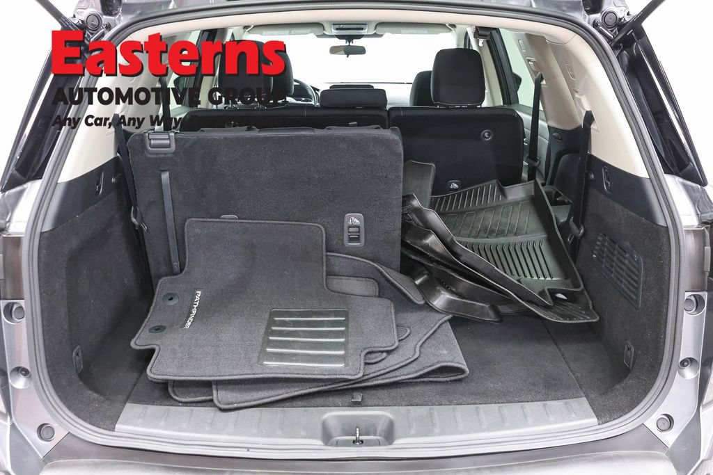 Used 2024 Nissan Pathfinder SV AWD/4WD image 9
