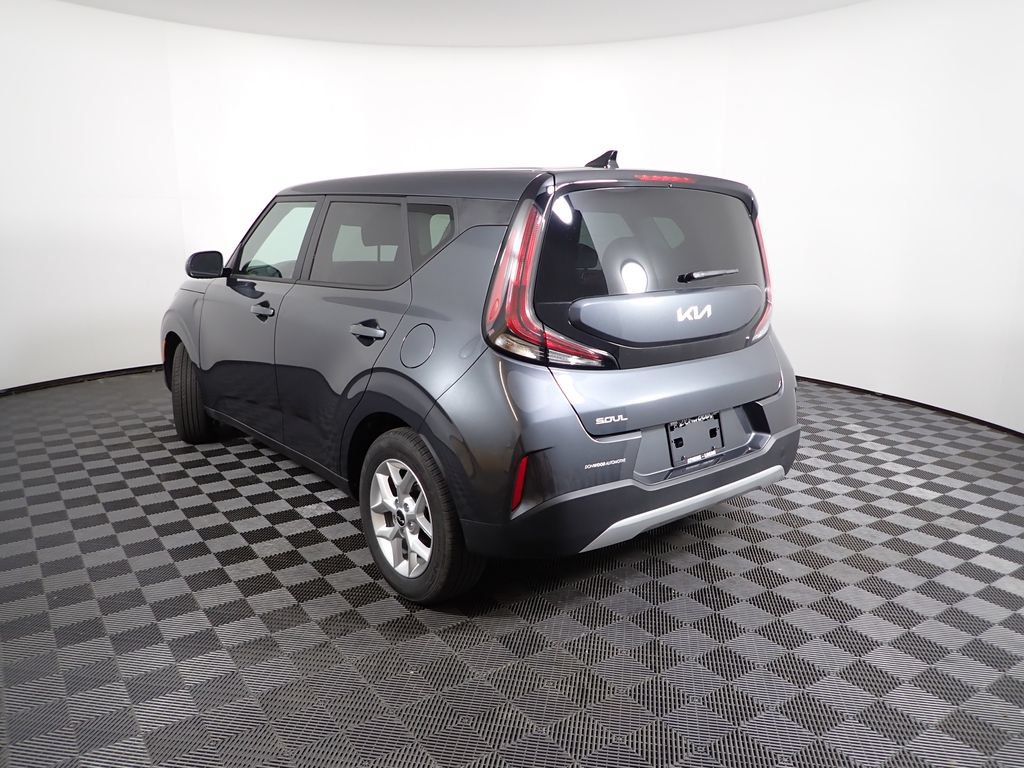 Used 2025 Kia Soul LX w/ LX Technology Package FWD image 11