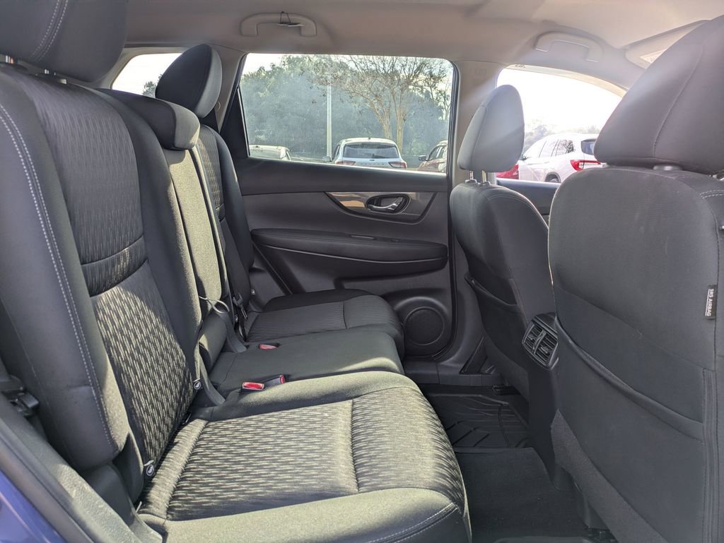 Used 2019 Nissan Rogue SV image 30