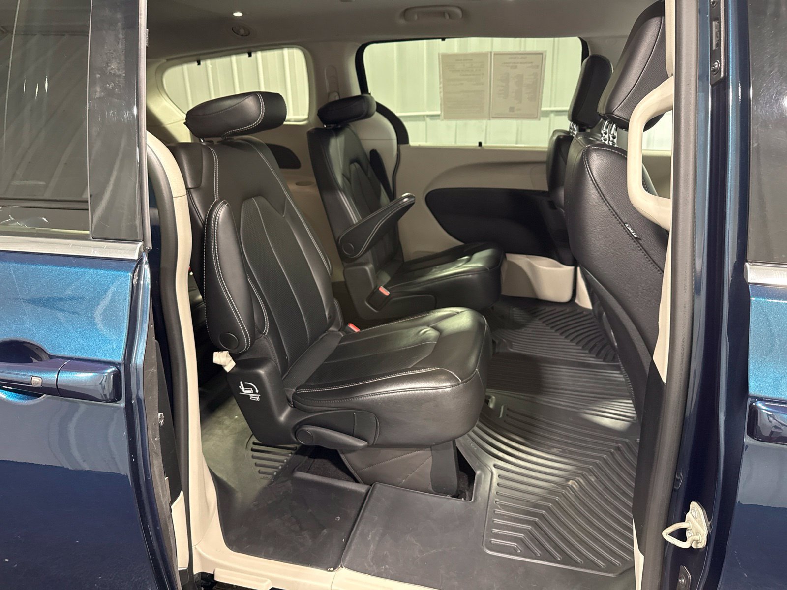 Used 2022 Chrysler Pacifica Touring-L AWD/4WD image 14