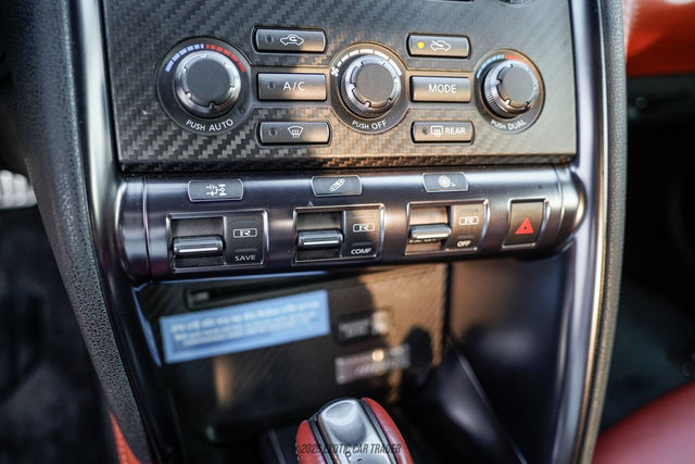 Used 2016 Nissan GT-R Premium AWD/4WD image 43