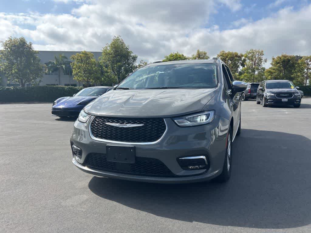 Used 2023 Chrysler Pacifica Limited FWD image 5