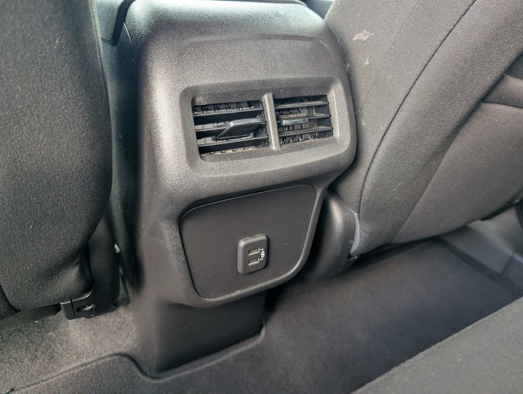 Used 2024 Chevrolet Equinox LT FWD image 27