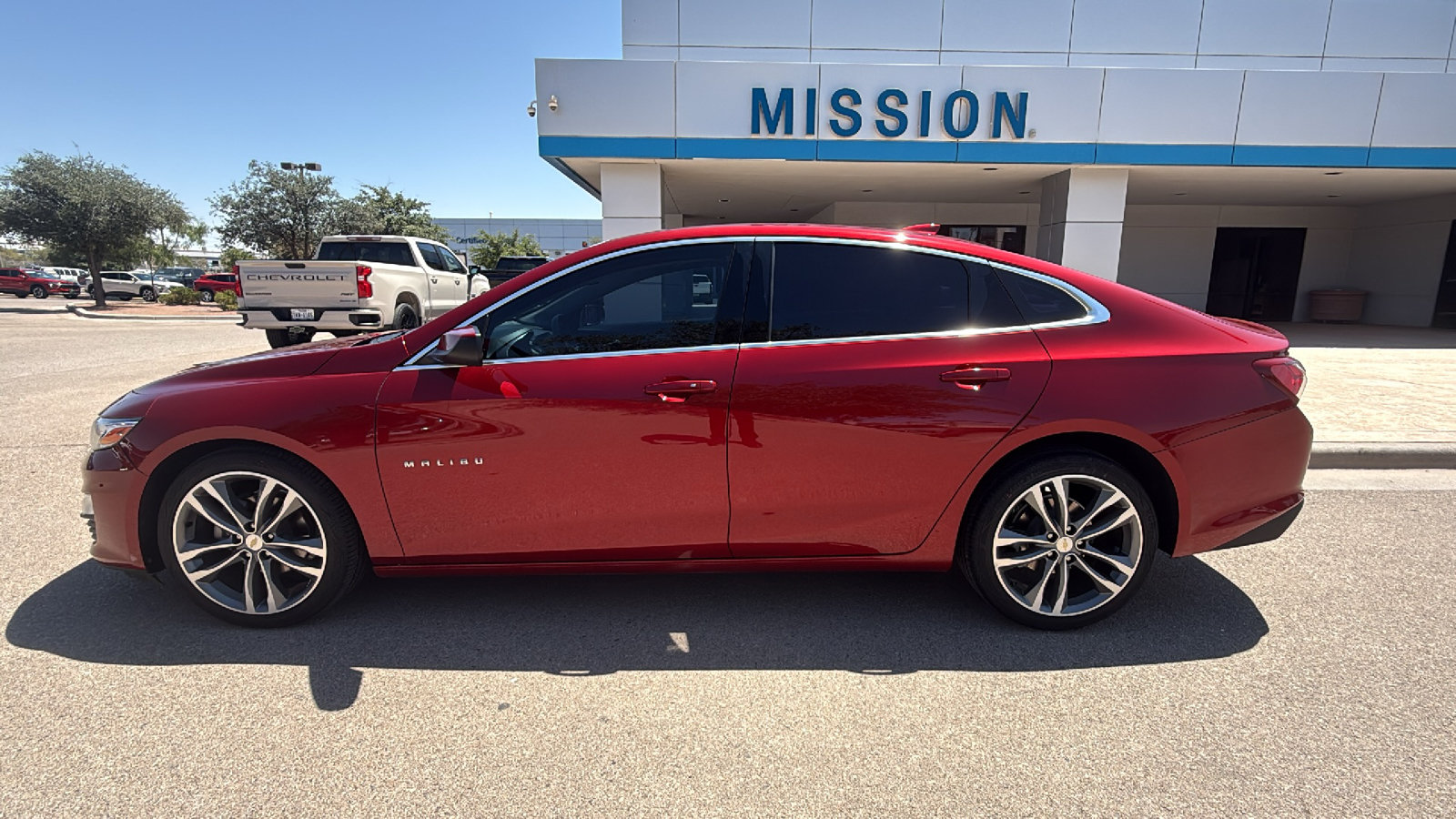 Used 2023 Chevrolet Malibu LT FWD image 4