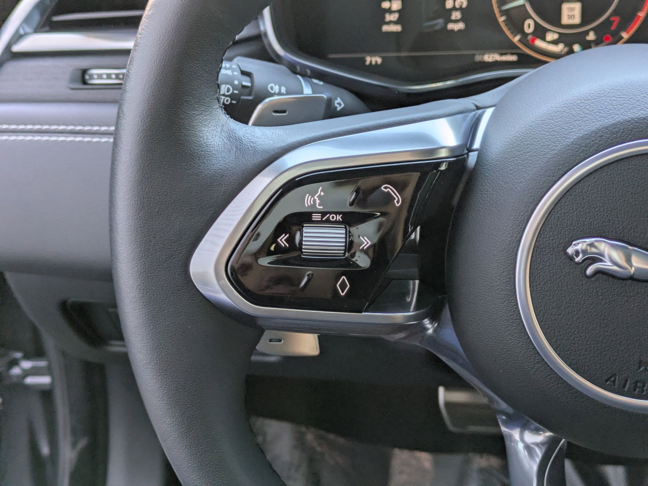 Used 2024 Jaguar XF R-Dynamic SE image 19