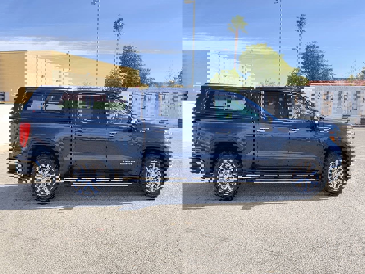 Used 2021 GMC Sierra 1500 SLT w/ SLT Premium Plus Package image 9