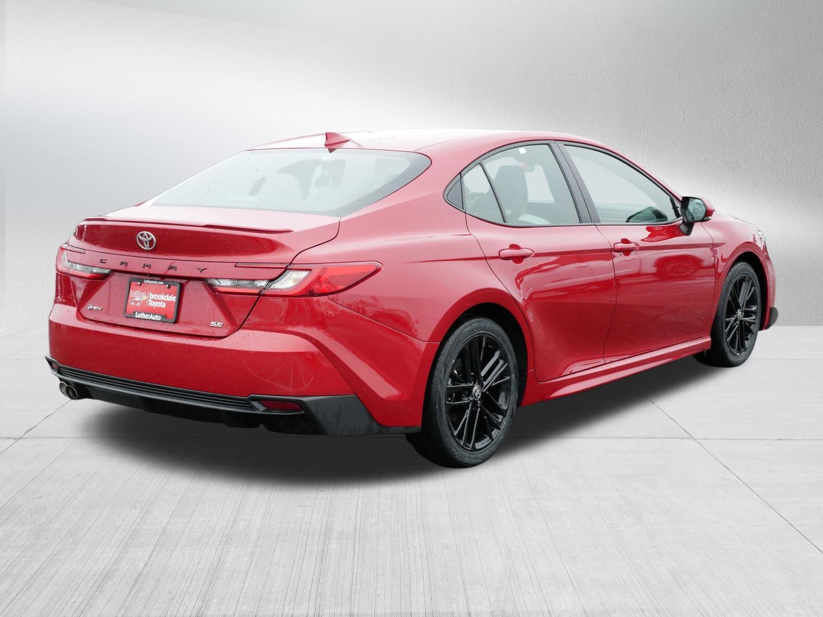 Certified 2025 Toyota Camry SE FWD image 7
