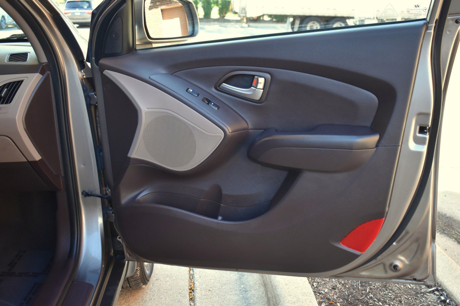 Used 2011 Hyundai Tucson GLS w/ Navigation Pkg 2 AWD/4WD image 34