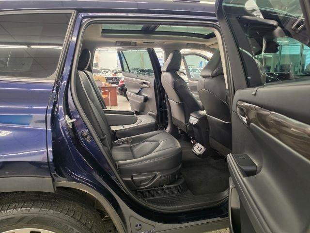 Used 2022 Toyota Highlander Platinum AWD/4WD image 40