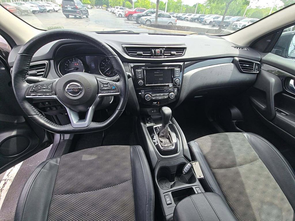 Used 2022 Nissan Rogue Sport SV w/ Technology Package AWD/4WD image 3