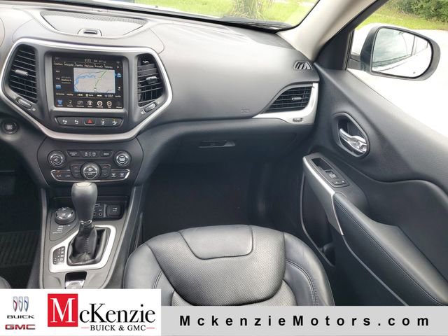 Used 2016 Jeep Cherokee Overland w/ Technology Group AWD/4WD image 26