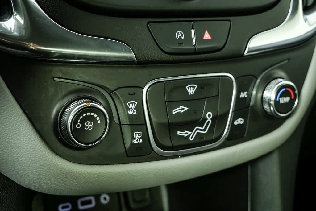 Used 2022 Chevrolet Equinox LS image 16