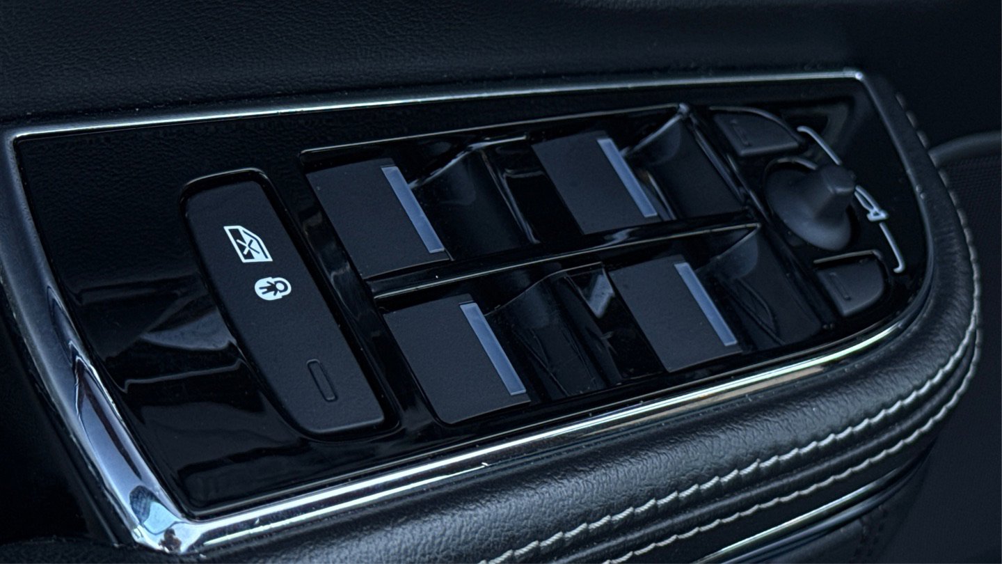 Used 2015 Jaguar XJ L Portfolio RWD image 43