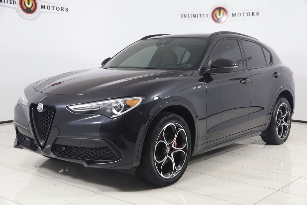 Used 2023 Alfa Romeo Stelvio Veloce AWD/4WD image 4