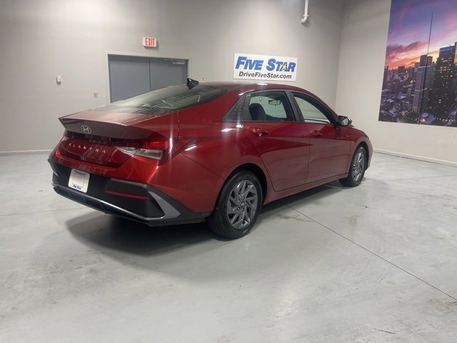 Used 2024 Hyundai Elantra SEL image 5