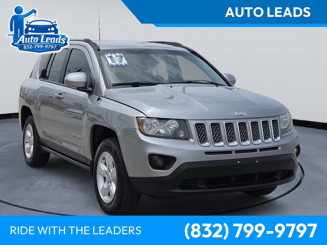 Used 2017 Jeep Compass Latitude FWD image 1